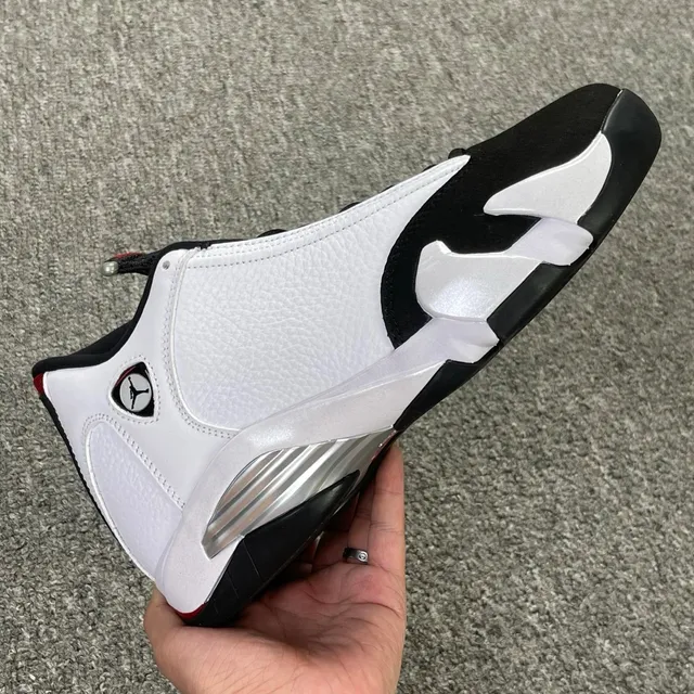 J14 黑白