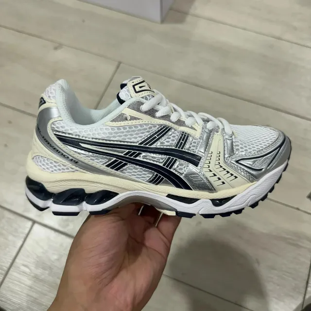 白黑银A056-109