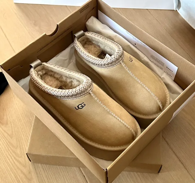 UGG sandals slippers