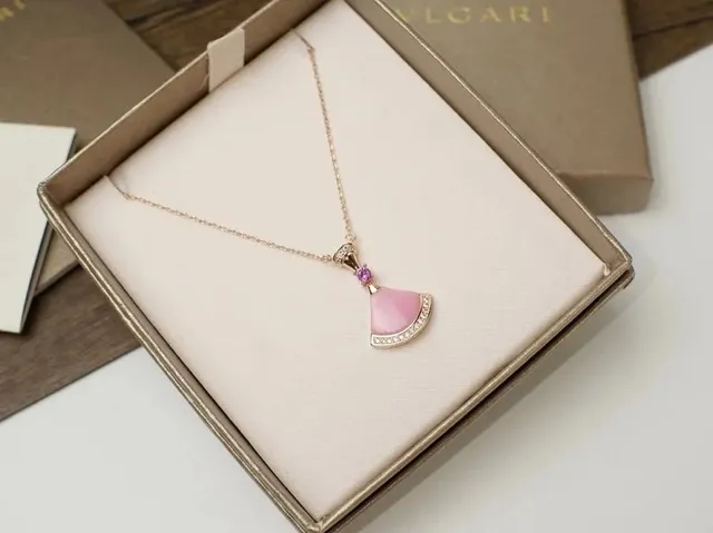 Bulgari Serpenti Fan Pendant Pink Mother-of-Pearl with Diamonds