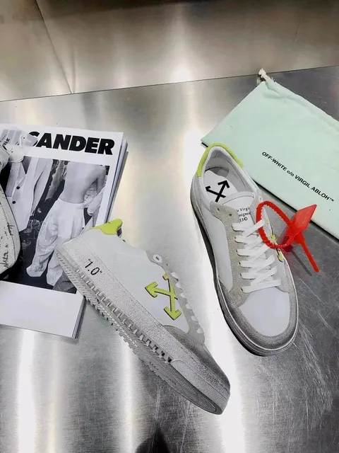 Off-White Low Top Sneaker Arrow Logo