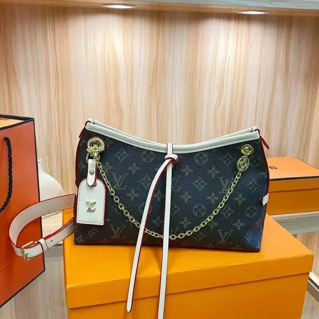 Louis Vuitton Pochette Métis Monogram Canvas