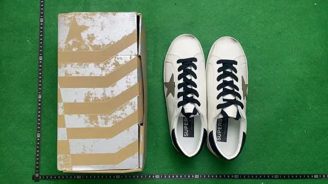 Golden Goose Superstar Distressed Star