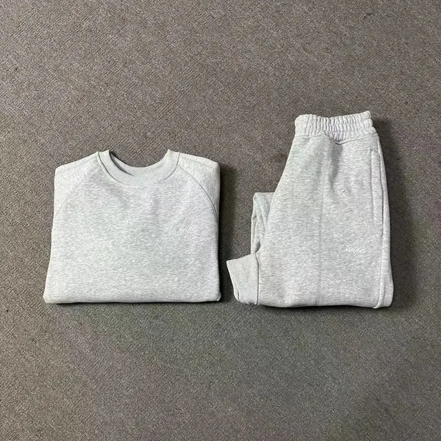 灰色套装
