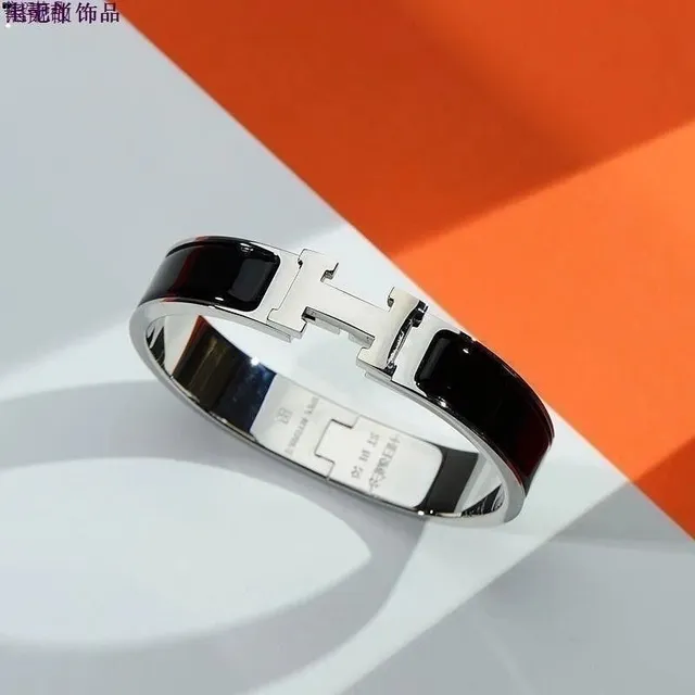 白金色黑珐琅