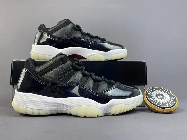 Air Jordan 11 Concord