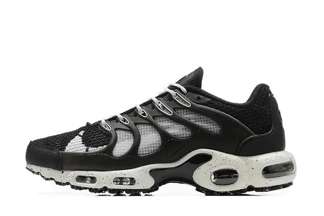 Nike Air Max Plus Triple Black White