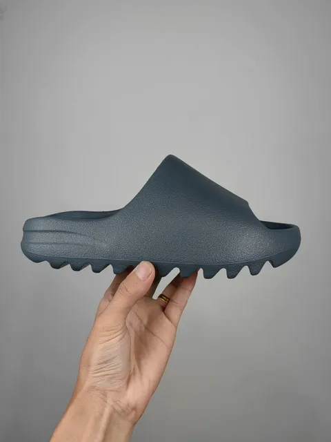 Yeezy Slide Utility Grey