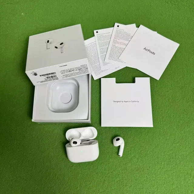 Apple AirPods 2nd Gen with Charging Case