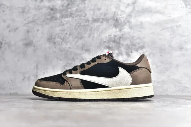 Nike × Travis Scott Dunk Low Cactus Jack