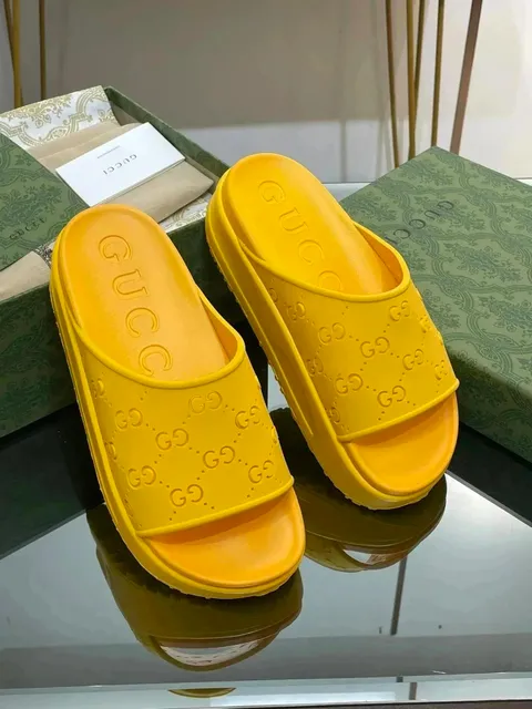 Gucci GG Marmont Slide Monogram Rubber