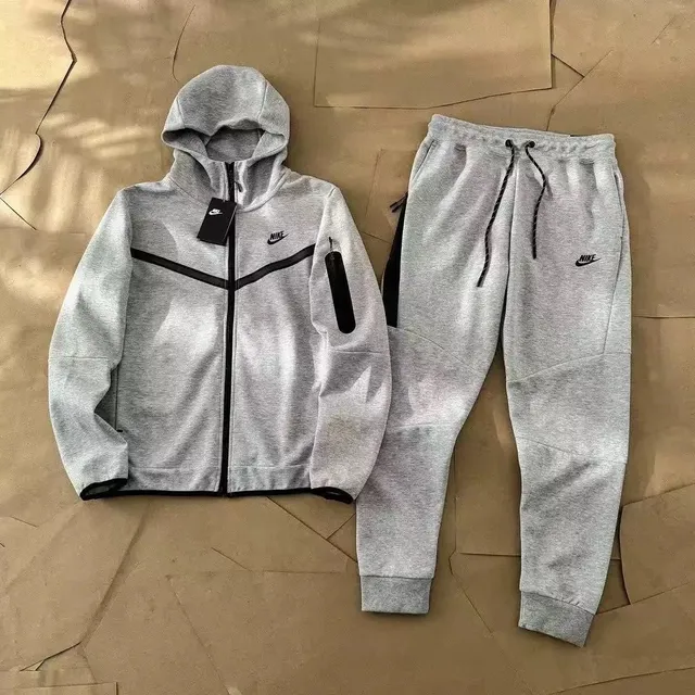 灰色套装