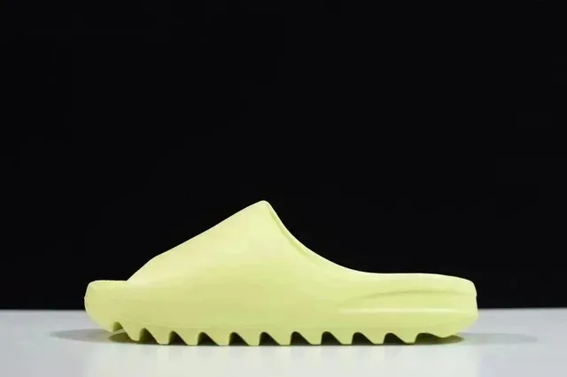 Yeezy Slide Static