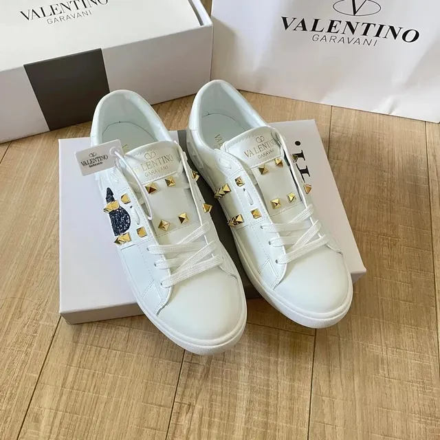 Valentino Rockstud Low Rockstud Spike