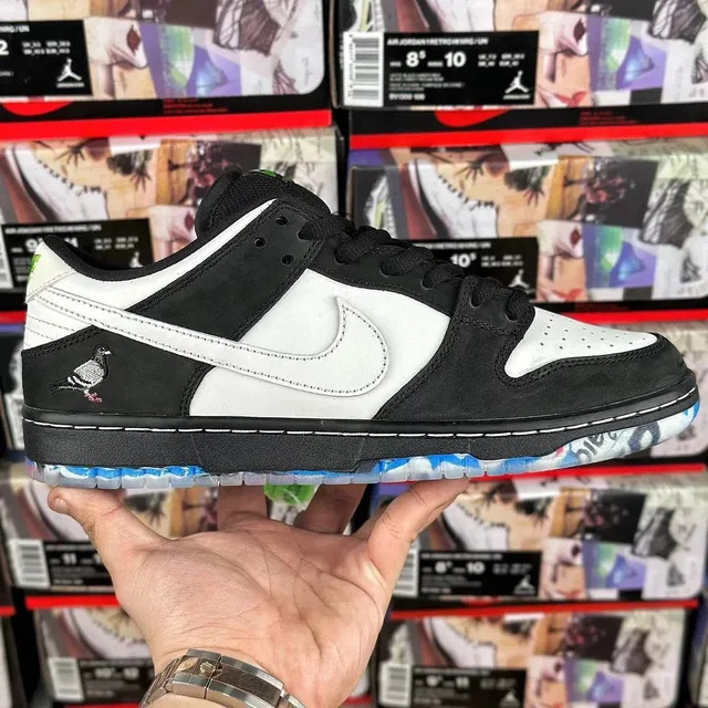 Nike × Travis Scott Dunk Low Pigeon