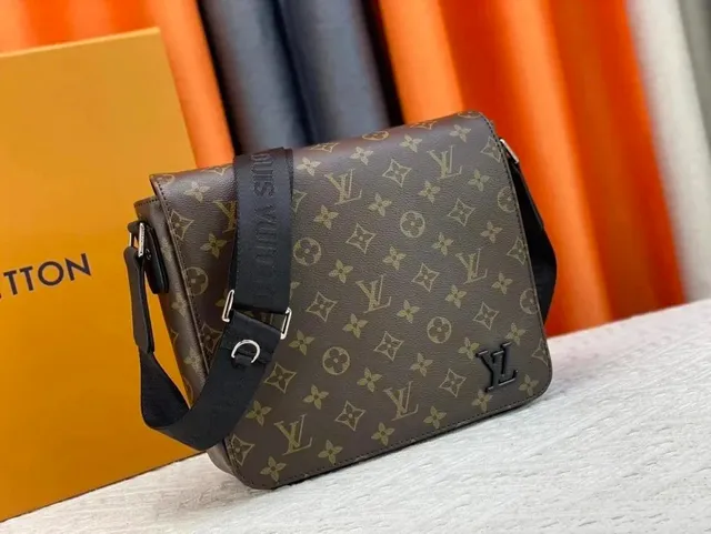 Louis Vuitton Messenger Bag Monogram Canvas