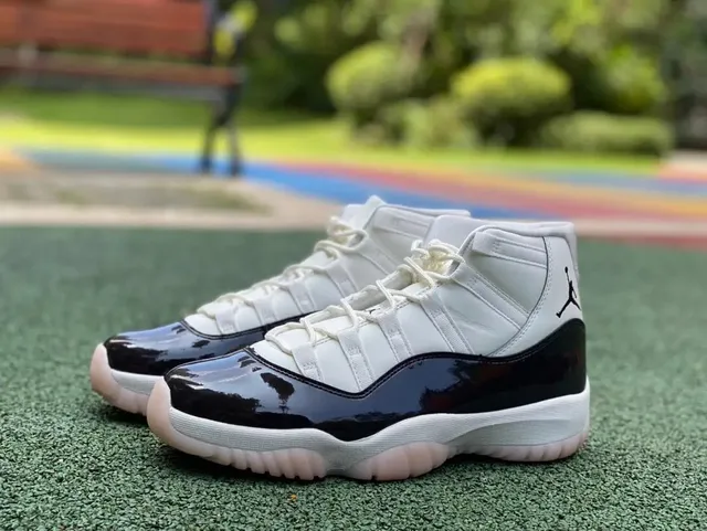 Air Jordan 11 Concord