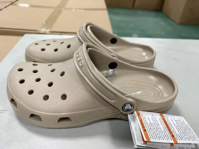 卡其色
