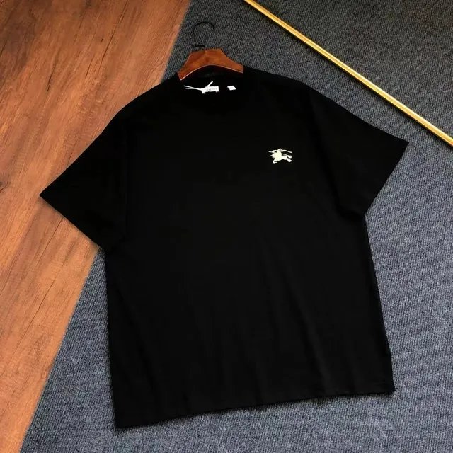 Burberry Logo T-Shirt Equestrian Knight