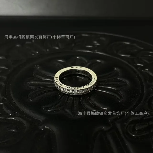 银色镶钻戒指(白钻)