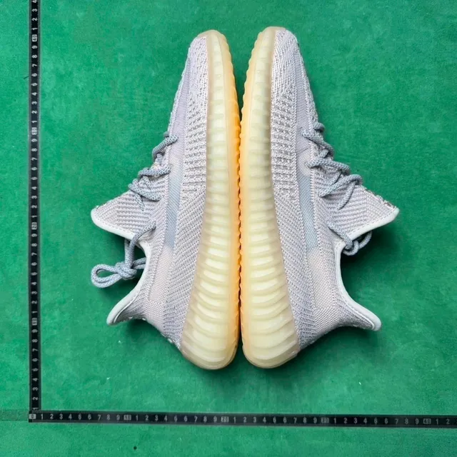 Yeezy Boost 350 V2 Zebra