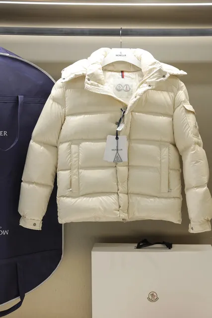 Moncler Short Puffer Jacket Classic Quilted