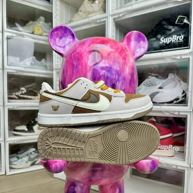 Nike × Supreme Dunk Low Bear