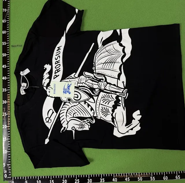 Burberry Graphic T-Shirt Knight Print