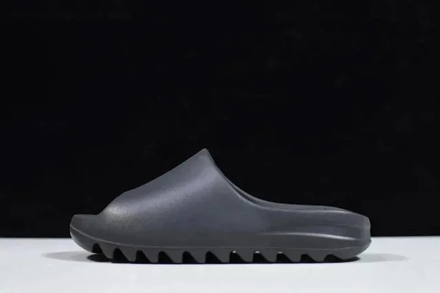 Yeezy Slide Onyx