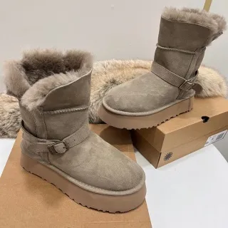 UGG Platform Boot Shearling Lined