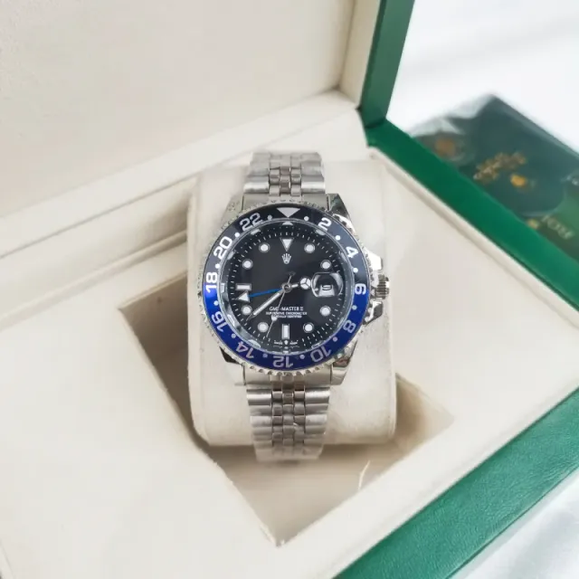 Four-pin coke circle five baht silver watch strap black blue circle black face