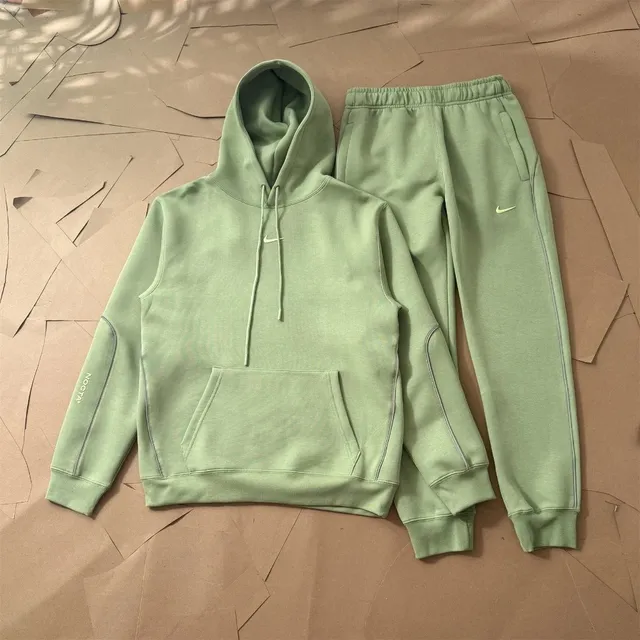 浅绿色 light green
