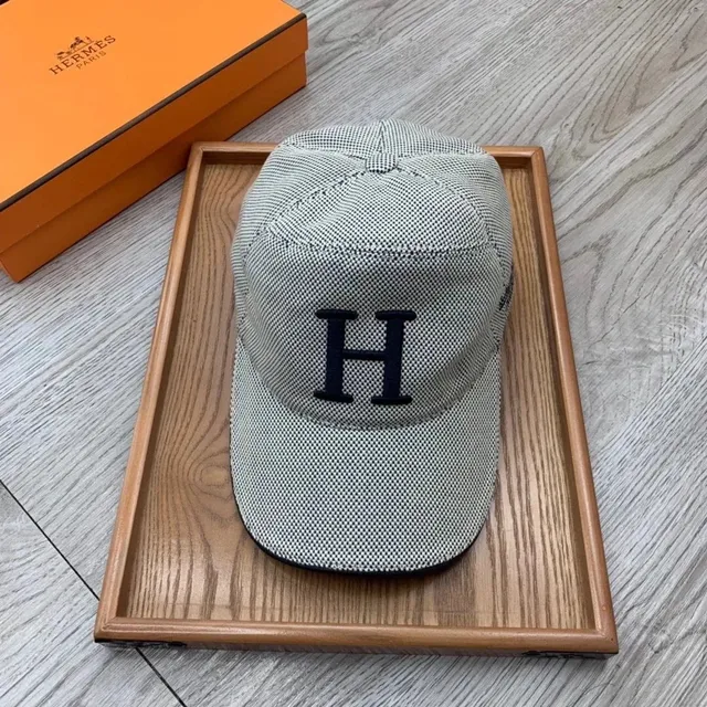 Hermès Cap H Logo
