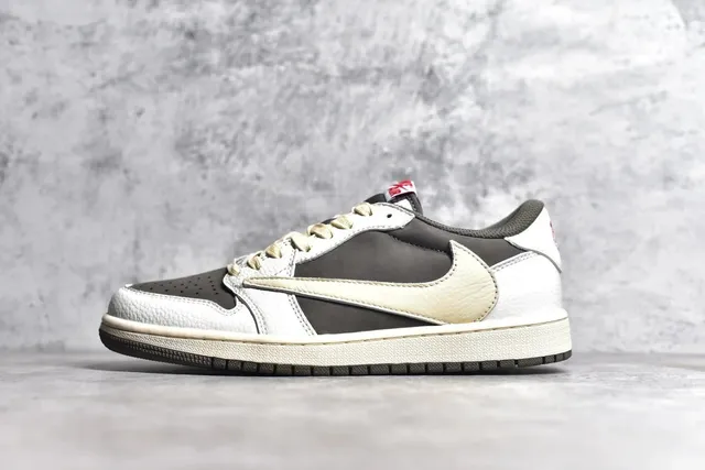 Jordan × Travis Scott Dunk Low Cactus Jack