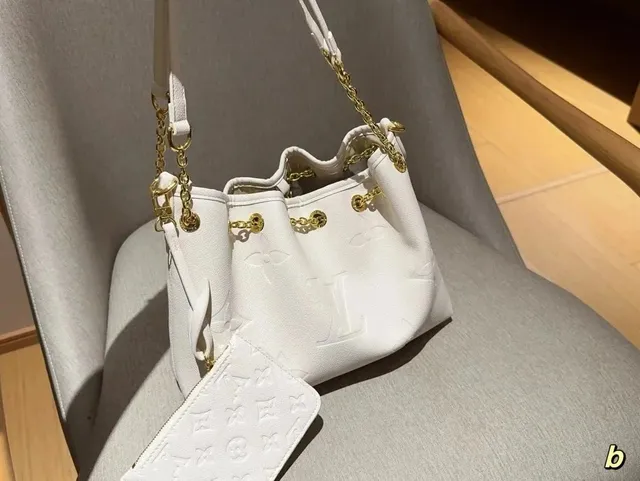 Louis Vuitton Pochette Métis Monogram Empreinte