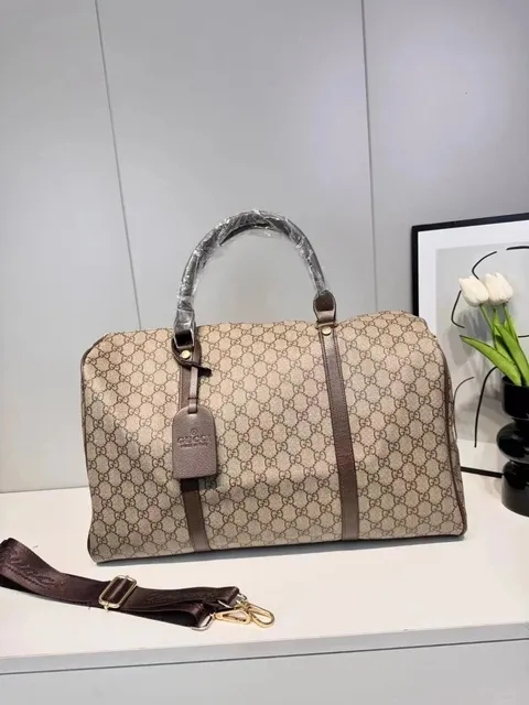 Gucci Duffle Bag GG Supreme