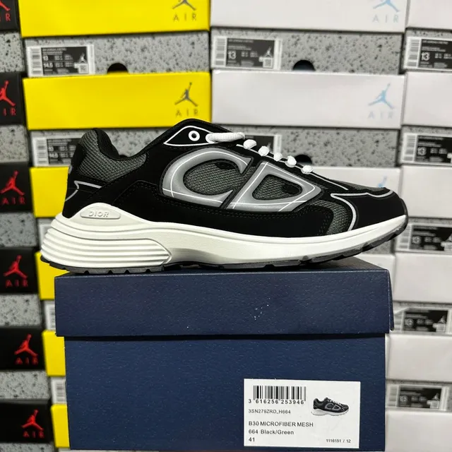 黑白绿 H664