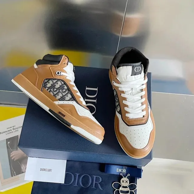 Dior B22