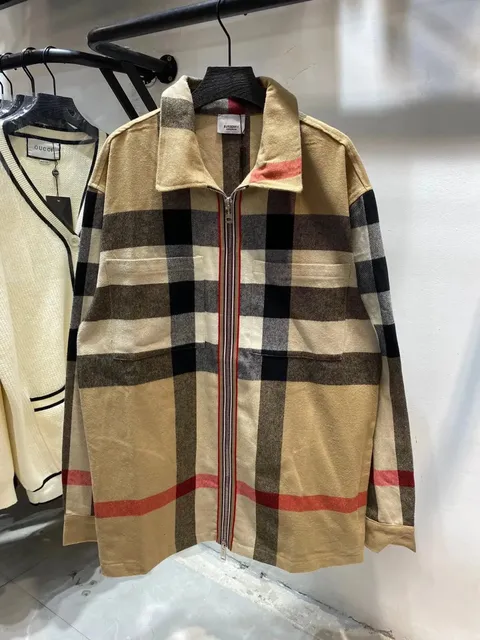Burberry Checkered Zip-Up Jacket Classic Nova Check