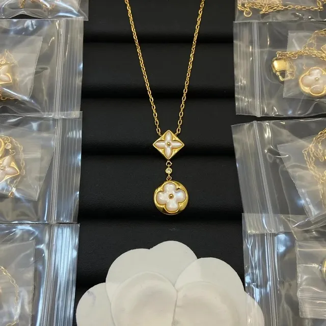 Louis Vuitton Flower Pendant Necklace Mother-of-Pearl