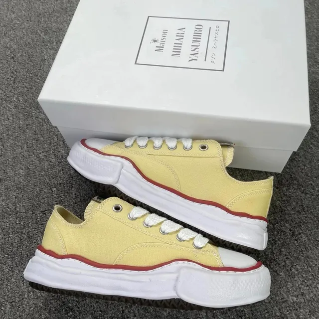 Maison Mihara Yasuhiro Split Sole Low Lemon Yellow