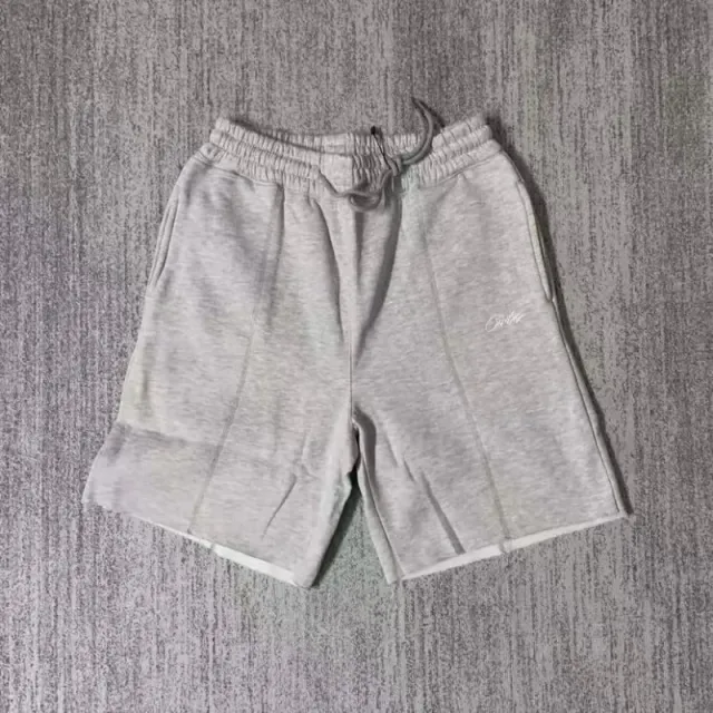 灰色短裤