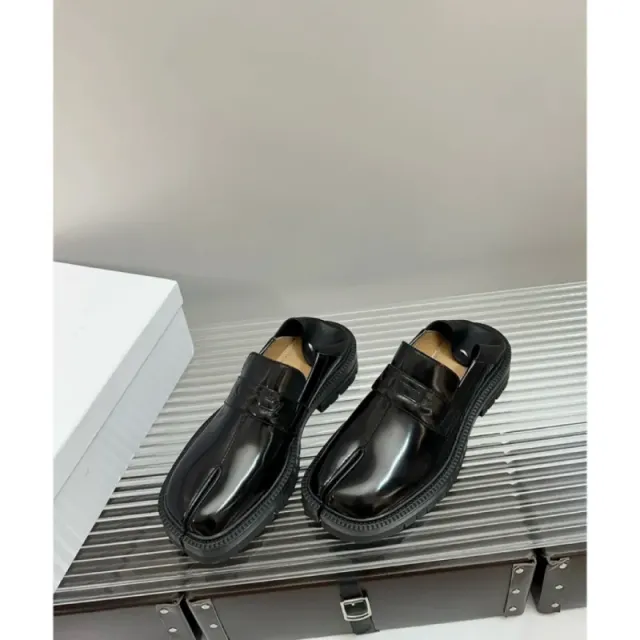 Black heel
