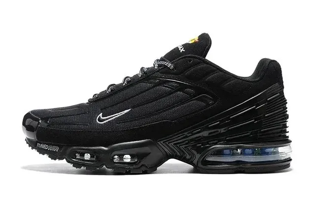 Nike Air Max Plus Triple Black