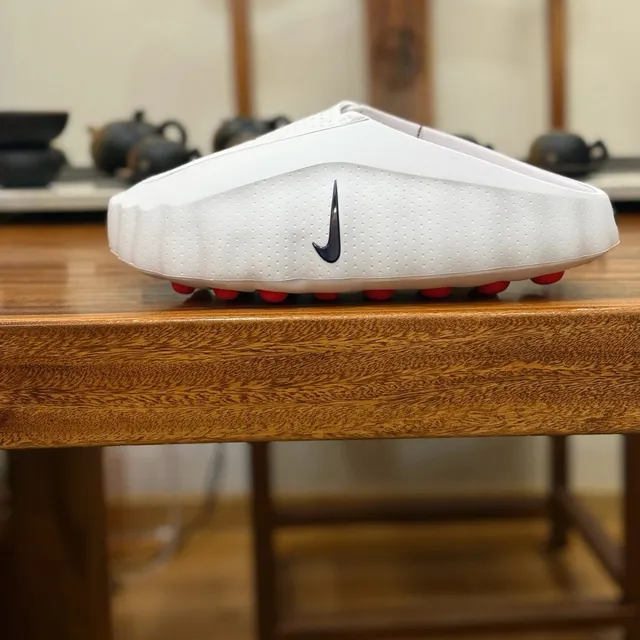 Nike Slip-On White with Red Pods