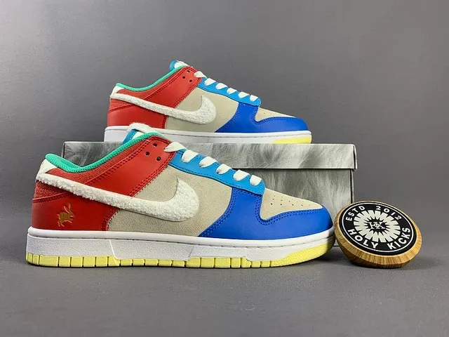 Nike Dunk Low Holy Kicks