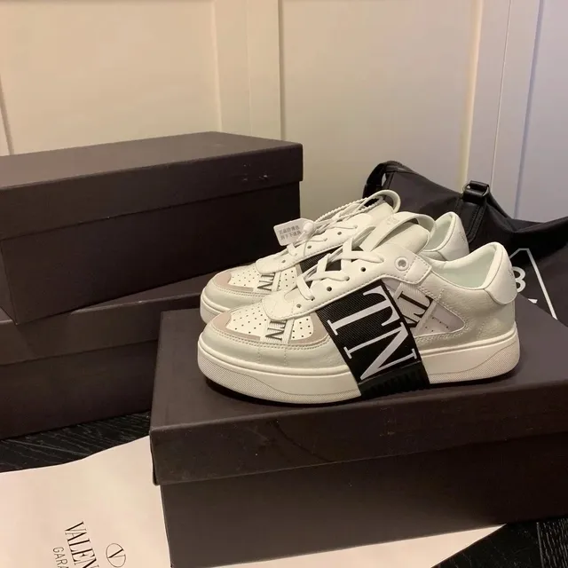Valentino Garavani Rockstud VLogo Strap