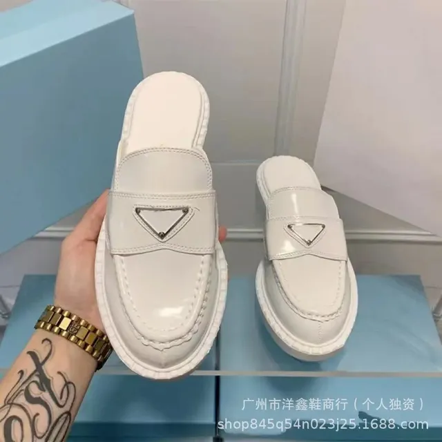 白色半拖