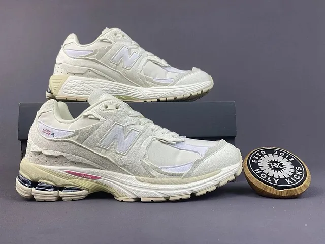 New Balance 2002R