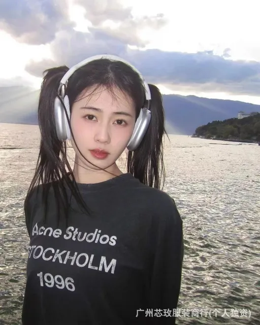 黑色